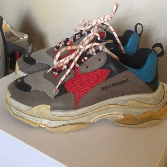 Balenciaga Triple S shoes barely worn in great condition. - Picture 4 of 11
